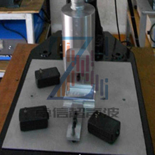 Mobile phone charger ultrasonic welding machine